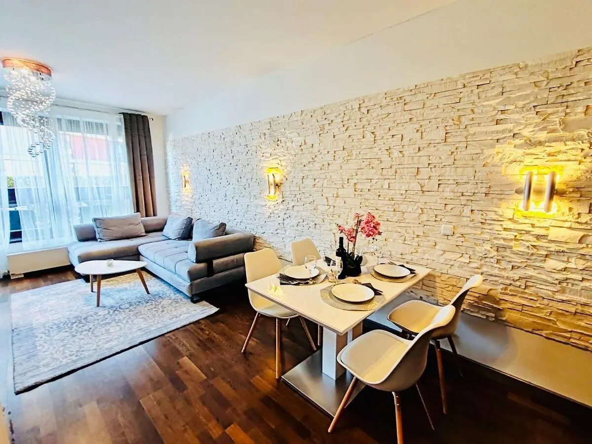 פראג Old Brewery Terrace Apartment צ'כיה